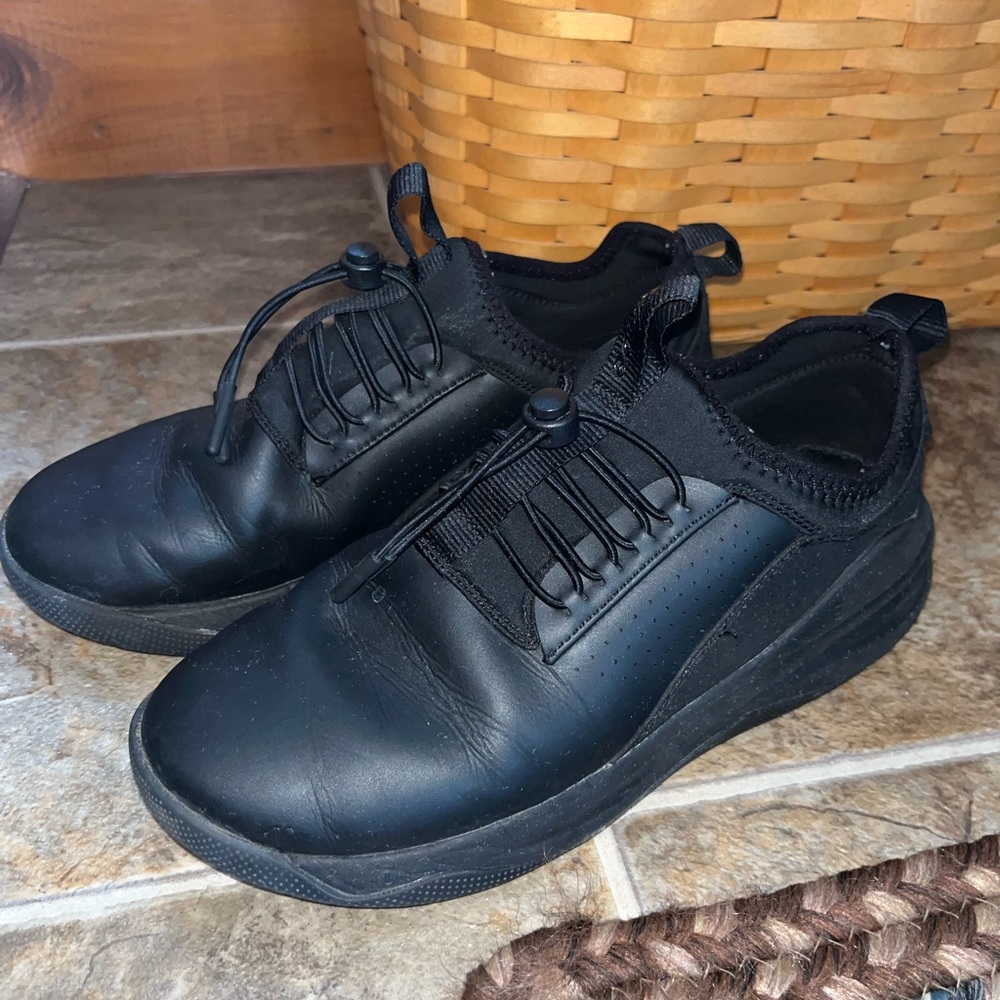 Clove nursing shoes